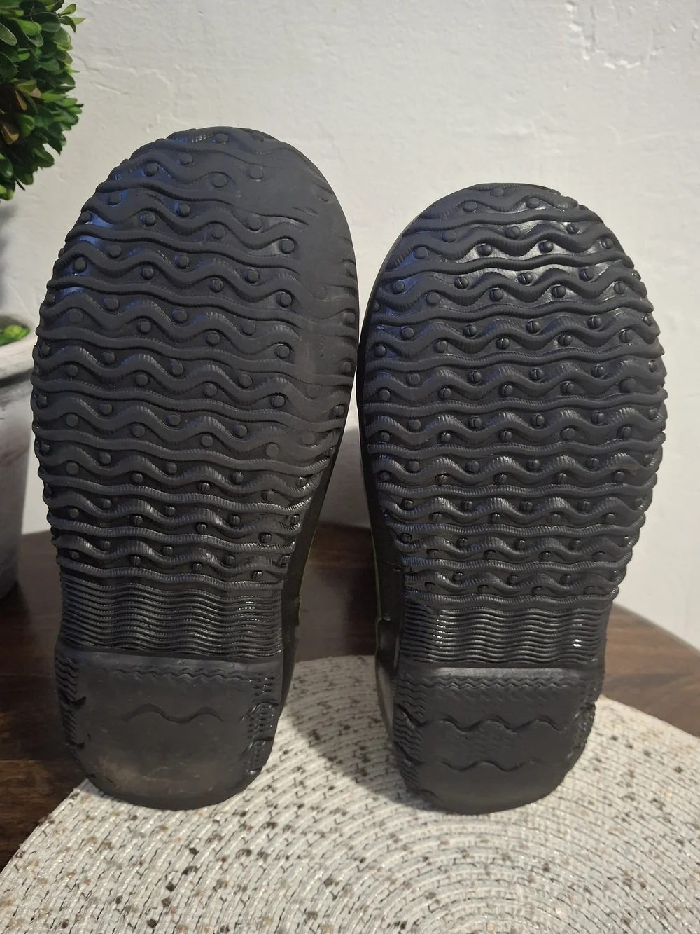 Bogs Kids Black Rain/Snow Boots Size 6.